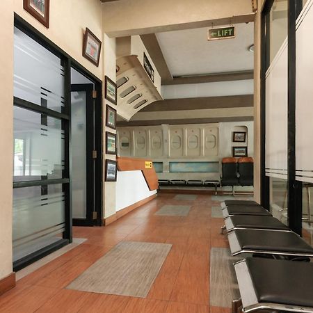 فندق Reddoorz Near Mandaya Royal Hospital Puri تانجيرانغْ المظهر الخارجي الصورة