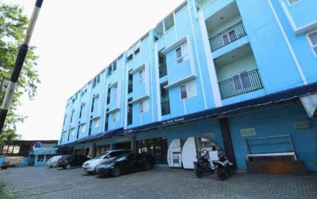 فندق Reddoorz Near Mandaya Royal Hospital Puri تانجيرانغْ المظهر الخارجي الصورة