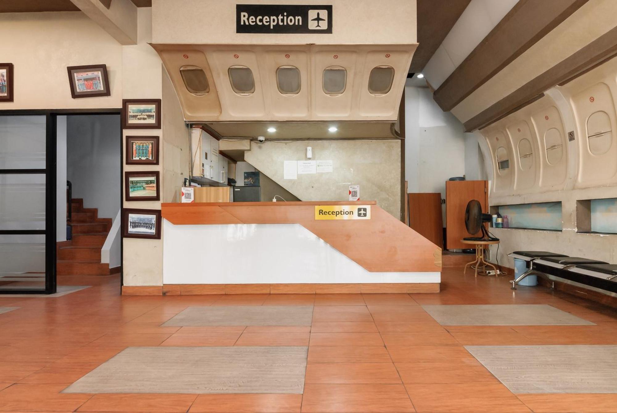 فندق Reddoorz Near Mandaya Royal Hospital Puri تانجيرانغْ المظهر الخارجي الصورة