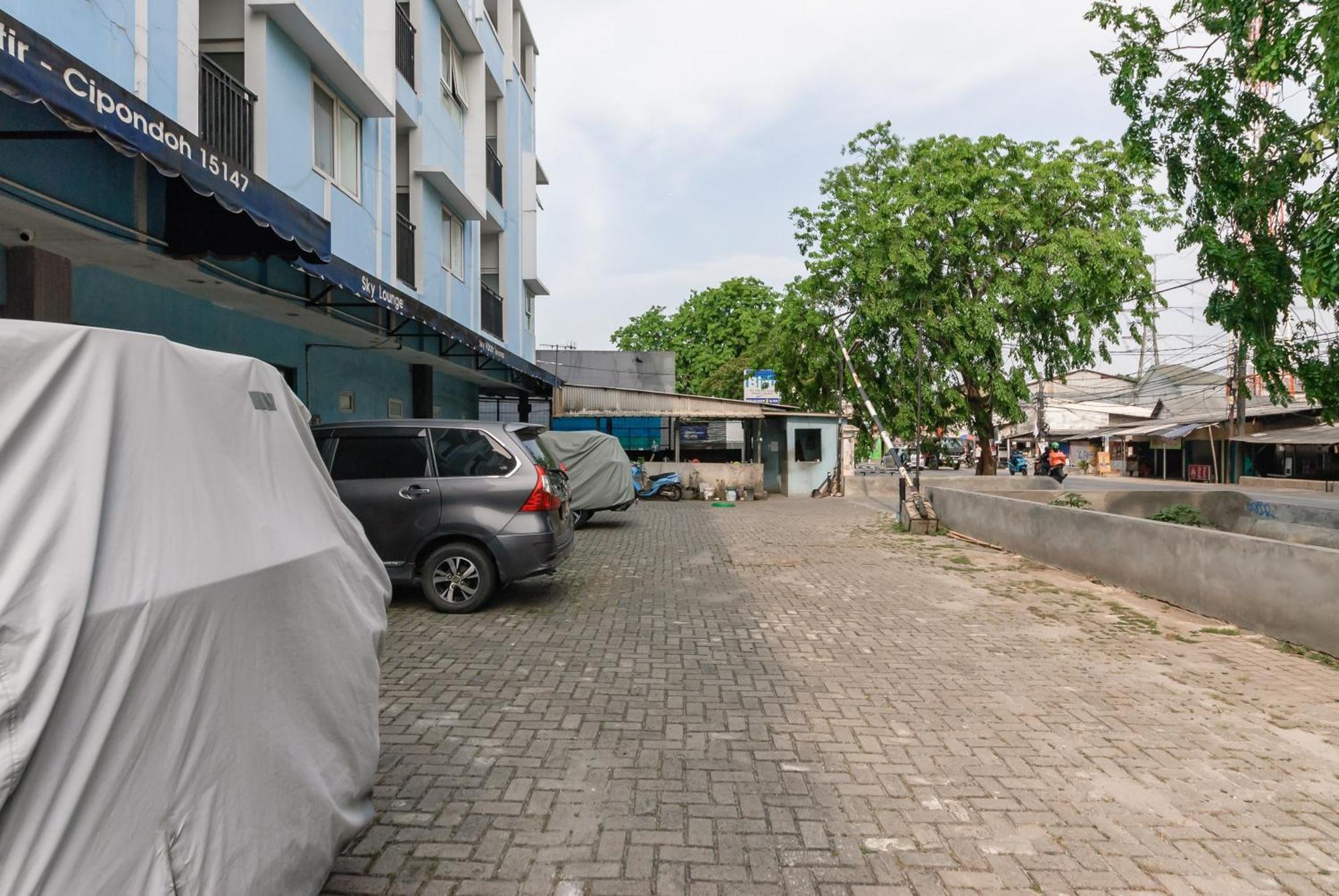فندق Reddoorz Near Mandaya Royal Hospital Puri تانجيرانغْ المظهر الخارجي الصورة