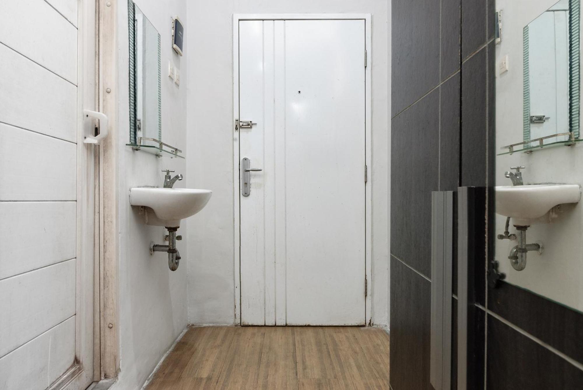 فندق Reddoorz Near Mandaya Royal Hospital Puri تانجيرانغْ المظهر الخارجي الصورة